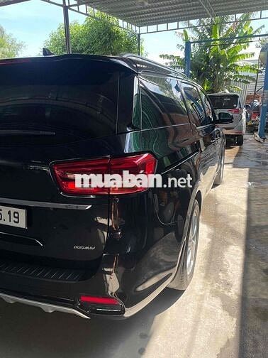 Kia Grand Sedona Premium 7 chỗ Xăng Đen