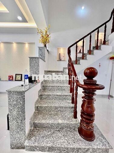 Cho Thuê Nhà DT 4x22 1Trệt 2Lầu 4Pn 3Wc Sân Rộng Hẻm Xe Tải Hợp Ở