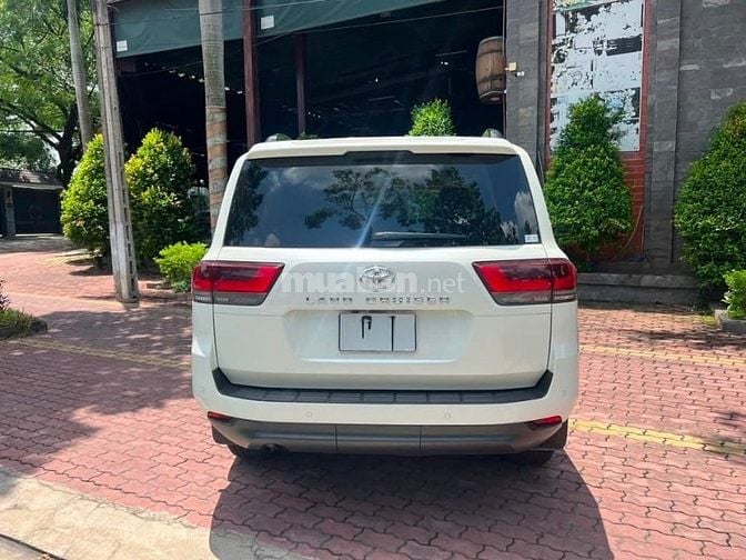 Land Cruiser LC300 sản xuất 2021. Giá chỉ loanh quanh 4 đồng.