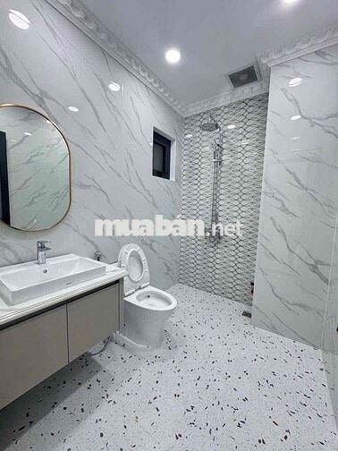 cho thuê nhà mặt tiền đường 3/2 có thang máy. mới đẹp dài 28m