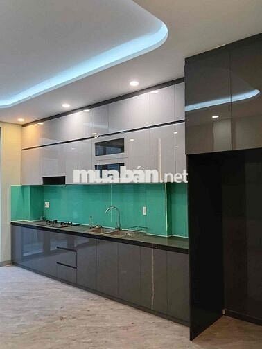 Mới keng trệt 3 lầu 2 sân thg 4,2*24; 6pn thang máy