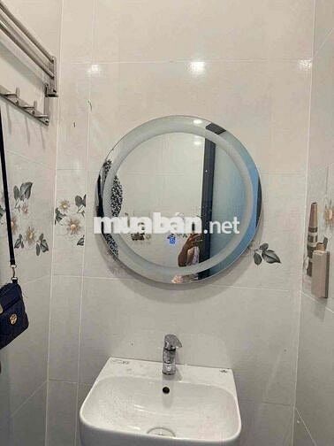 Mới keng trệt 3 lầu 2 sân thg 4,2*24; 6pn thang máy