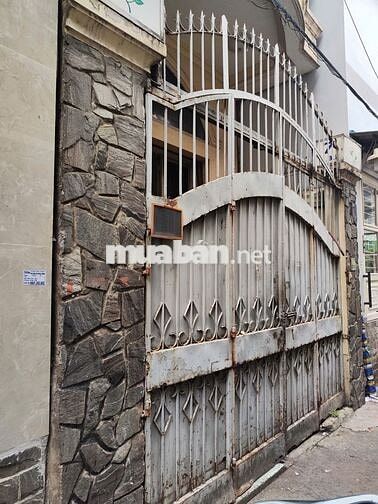 Nhà ngay ngã tư Hàng Xanh, Cách Hutech 750m. Sẵn tiền thuê hàng tháng