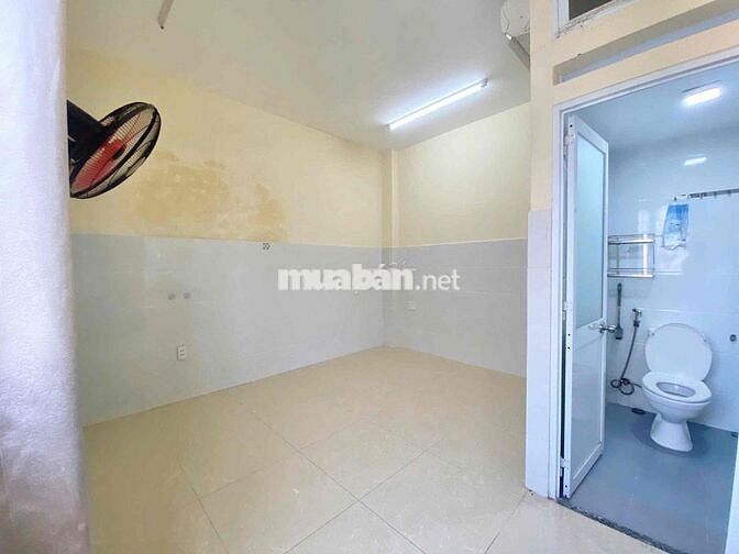 Cuối đường Hoa sữa, đi bộ 3 phút ra Phan Xích Long