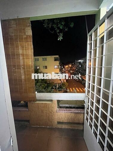 Cần sang nhà trọ 10 phòng 10 WC đường Trần Nhân Tôn