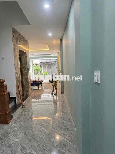 Mới keng trệt 3 lầu 2 sân thg 4,2*24; 6pn thang máy