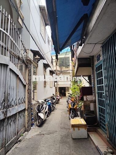 Nhà ngay ngã tư Hàng Xanh, Cách Hutech 750m. Sẵn tiền thuê hàng tháng