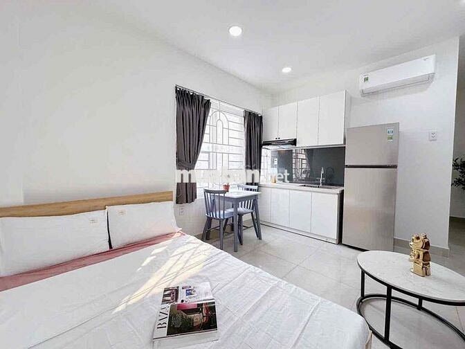 1 Phòng Ngủ Tách Bếp Full Nội Thất - Thang Máy, Hầm Xe gần cv Làng Hoa