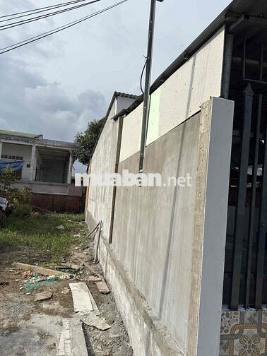 bán căn nhà cấp 4 5x21 đường nhựa 4m , gần công viên mậu thân