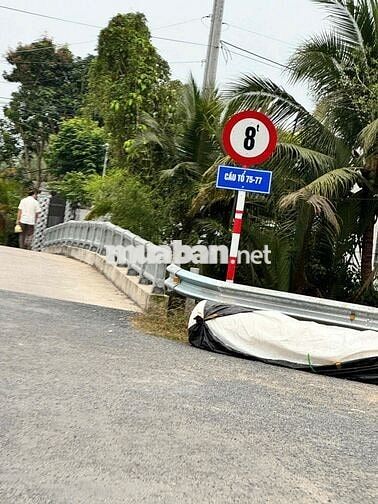 bán căn nhà cấp 4 5x21 đường nhựa 4m , gần công viên mậu thân