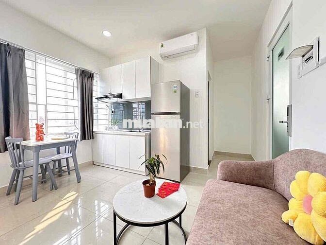 1 Phòng Ngủ Tách Bếp Full Nội Thất - Thang Máy, Hầm Xe gần cv Làng Hoa