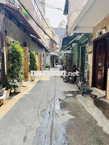 2PN 2WC. Nhà 28m2 thổ cư đường Tô Ký, ngay CV Quang Trung. Giá 1,38 tỷ