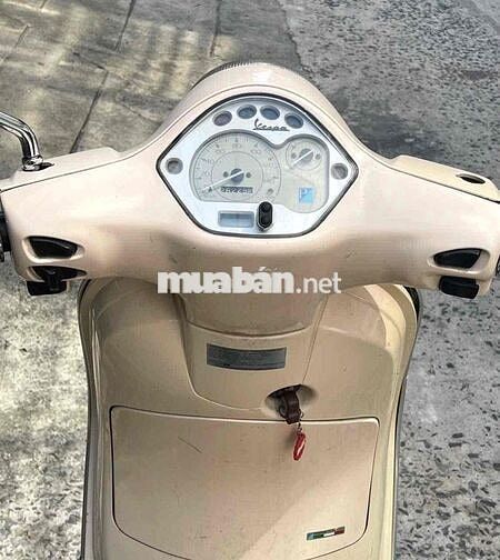 Piaggio Vespa Fi 2011 màu Kem