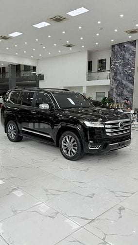 Bán Land Cruiser LC300 sản xuất 2022. Xe chạy ít. Giá cực rẻ.