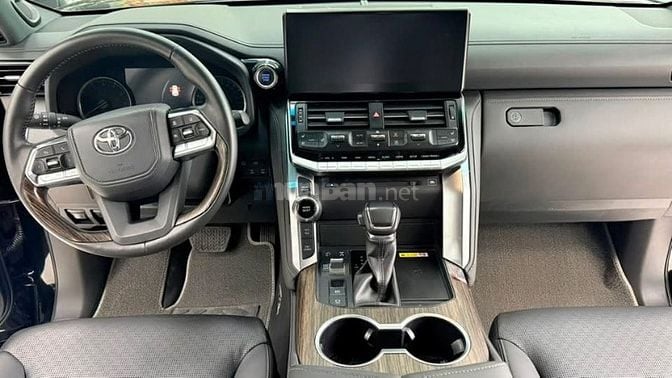 Bán Land Cruiser LC300 sản xuất 2022. Xe chạy ít. Giá cực rẻ.