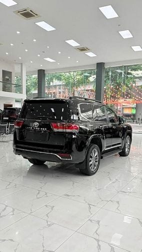 Bán Land Cruiser LC300 sản xuất 2022. Xe chạy ít. Giá cực rẻ.