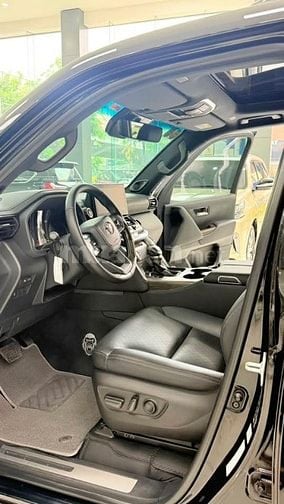 Bán Land Cruiser LC300 sản xuất 2022. Xe chạy ít. Giá cực rẻ.