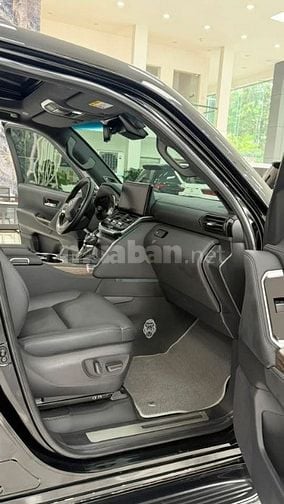 Bán Land Cruiser LC300 sản xuất 2022. Xe chạy ít. Giá cực rẻ.