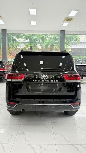Bán Land Cruiser LC300 sản xuất 2022. Xe chạy ít. Giá cực rẻ.