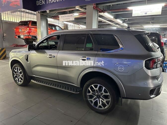 Ford Everest Titanium 4x4 2023 bảo hành2028 vay75%