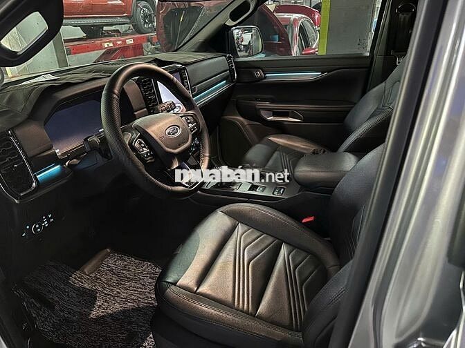 Ford Everest Titanium 4x4 2023 bảo hành2028 vay75%