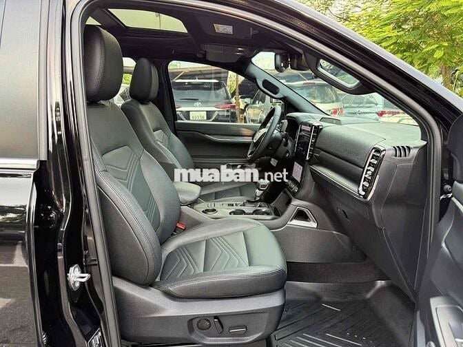 Ford Everest 2024 Đen 4 vạn km