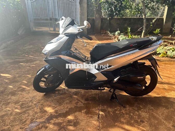 Honda Air Blade Bạc Tiết kiệm xăng