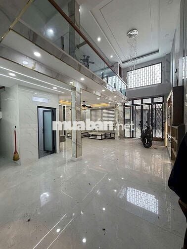 nhà mới kiểu hiện đại  xây sẵn nội thất như hình 5p 6wc , 