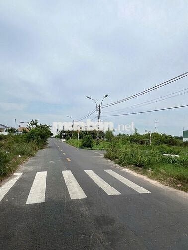 KẸT TIỀN CẦN BÁN LÔ 2 MẶT TIỀN 210m2(11x20)  GIÁ 650tr Ở GẦN CẦU VƯỢT