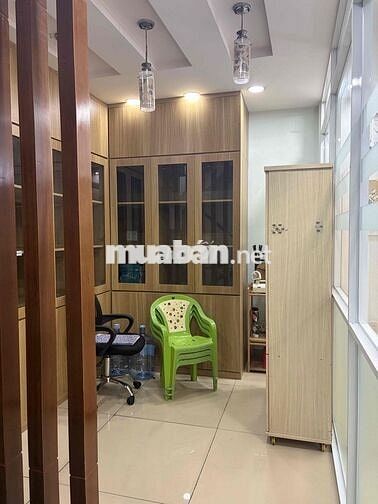 Nhà cho thuê 3,5 tấm. Dt 5*10, gồm 4pn và 3 tollet. Hẻm xe tải kd