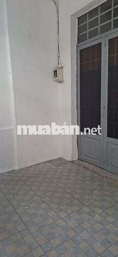 cho thuê nhà gần chợ chó 4×18 2 pn giá 6tr