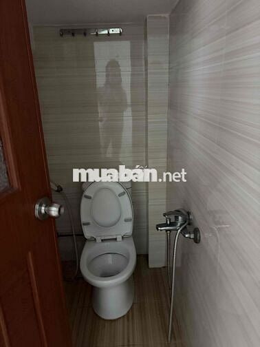 Nhà cho thuê 3,5 tấm. Dt 5*10, gồm 4pn và 3 tollet. Hẻm xe tải kd