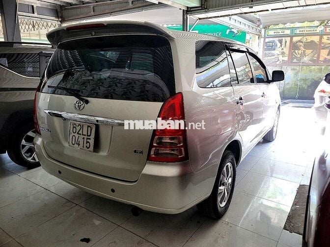 Toyota Innova 2007 Ghi bạc 8 chỗ