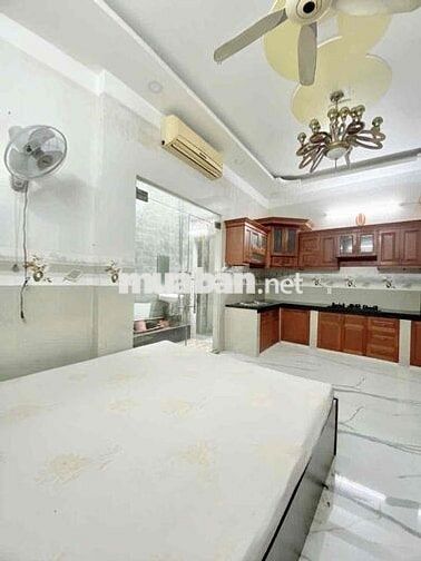 Căn hộ full nội thất giếng trời bếp lớn 30m2, Tân Định Quận 1
