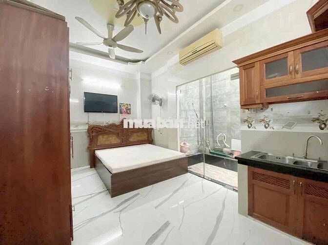 Căn hộ full nội thất giếng trời bếp lớn 30m2, Tân Định Quận 1