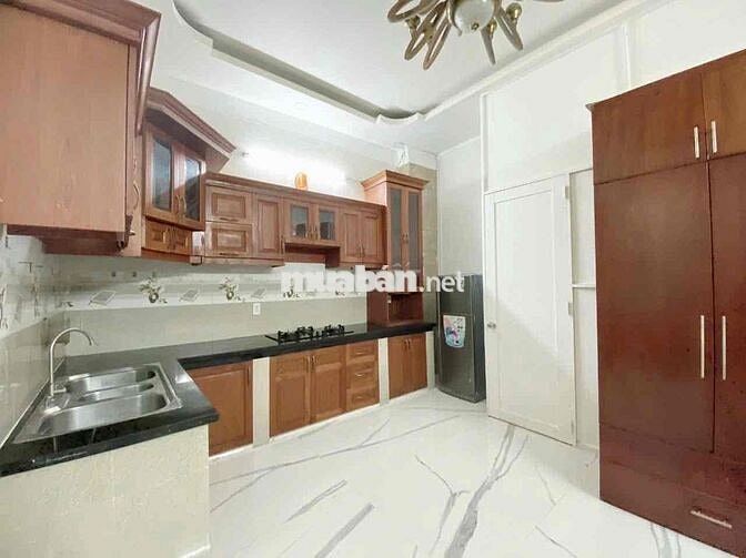 Căn hộ full nội thất giếng trời bếp lớn 30m2, Tân Định Quận 1