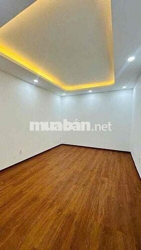 NHÀ RỘNG SÂN XE HƠI 4x27 4PN 3WC SẴN MÁY LẠNH