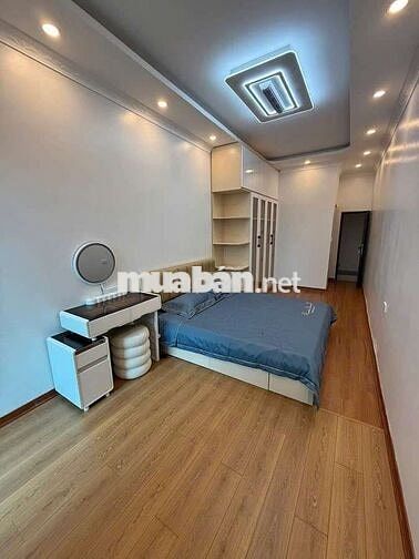 cho thuê nhà 5 tầng ngã tư sở gần ô tô