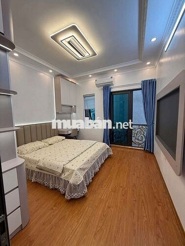 Cho thuê nhà Hào Nam 33m², 6 tầng, thang máy full nội thất 15 triệu/th