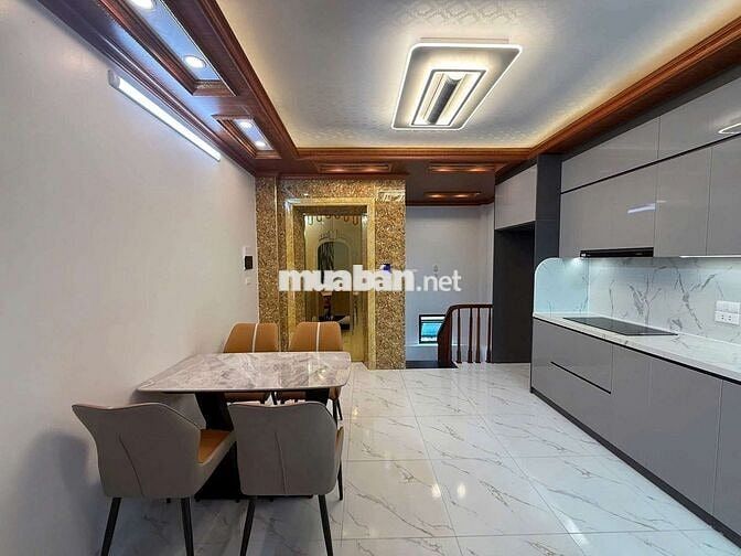 Cho thuê nhà Hào Nam 33m², 6 tầng, thang máy full nội thất 15 triệu/th