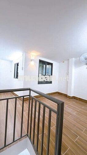 NHÀ ĐẸP Q4- 2 LẦU- SÂN RỘNG- DTS 18m2- CHỈ 1 TỶ nhỉnh