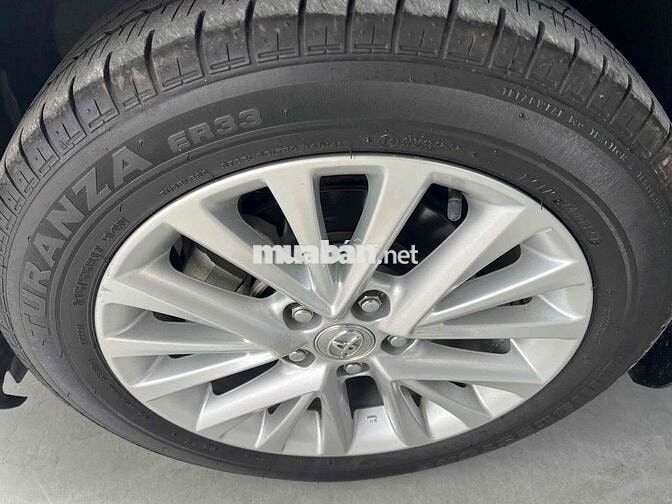Toyota Camry 2.0E 2018 Đen 72.000km chuẩn đẹp