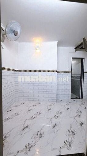NHÀ ĐẸP Q4- 2 LẦU- SÂN RỘNG- DTS 18m2- CHỈ 1 TỶ nhỉnh