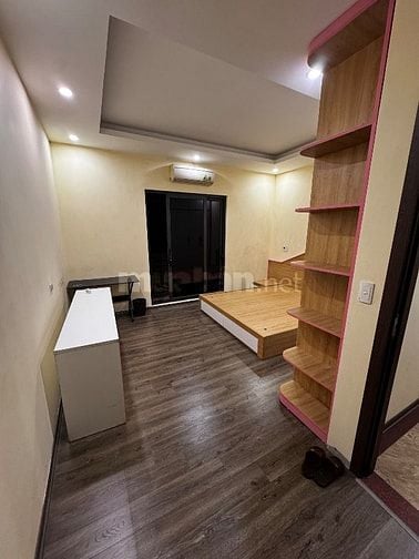 Cho thuê nhà nguyên căn 30m2x5 tầng, ngõ oto vào nhà