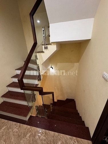 Cho thuê nhà nguyên căn 30m2x5 tầng, ngõ oto vào nhà