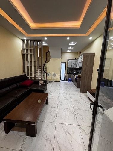 Cho thuê nhà nguyên căn 30m2x5 tầng, ngõ oto vào nhà