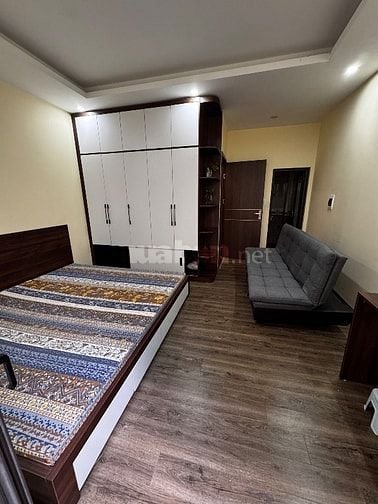 Cho thuê nhà nguyên căn 30m2x5 tầng, ngõ oto vào nhà