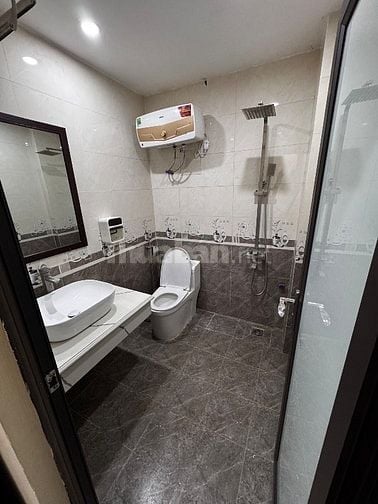 Cho thuê nhà nguyên căn 30m2x5 tầng, ngõ oto vào nhà