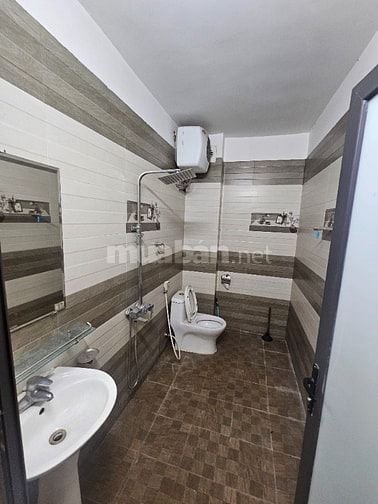 Cho thuê nhà riêng 3 ngủ đẹp Ngõ 1081 Hồng Hà ( Đối diện BV 108)