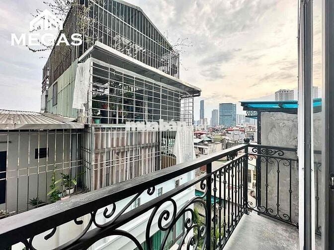 Hottt‼️Nhà mới tại Cầu Giấy, ngay mặt đường lớn full nội thất, ban công